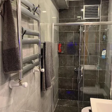 Quality Cozy In A Perfect Location. דירה *