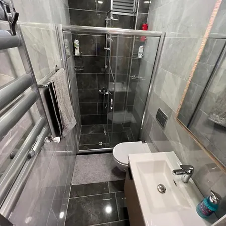 Quality Cozy In A Perfect Location. דירה *